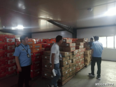 查餐饮企业正在原料采购、设备设备、从业人员